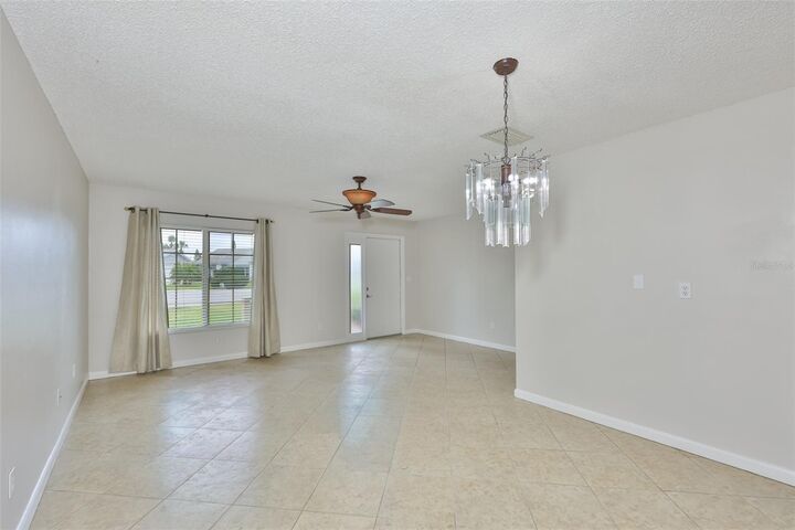 Property Photo:  207 Islip Way  FL 33573 