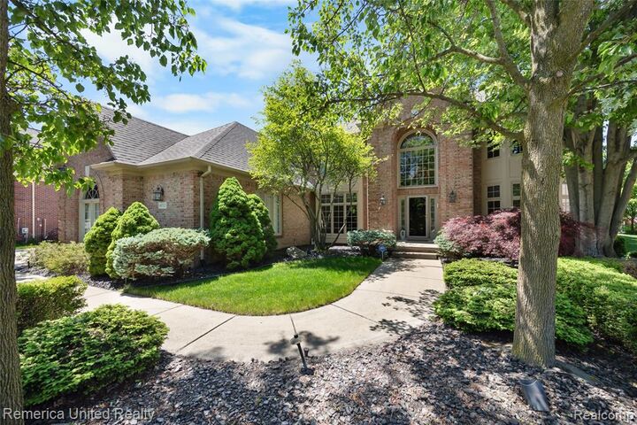Property Photo:  54501 Salem Drive  MI 48316 1373 