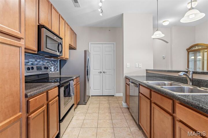 Property Photo:  35 Kassebaum Lane 200  MO 63129 