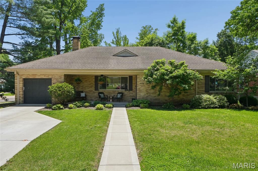 Property Photo: 446 Hampshire Court MO 63119