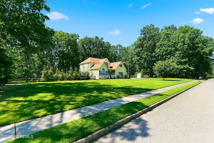 Property Photo:  17 Country Woods Drive  NJ 08533 