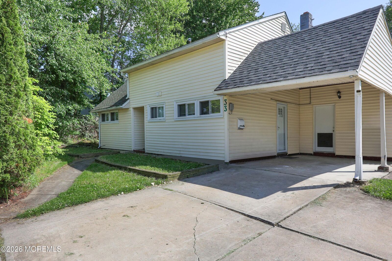 Property Photo:  33 Pine Tree Road  NJ 08857 