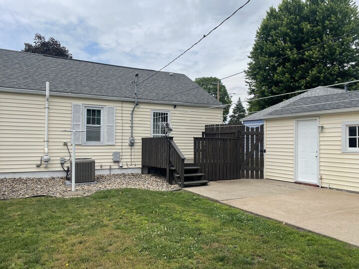 Property Photo: 2107 Center Court IA 52732