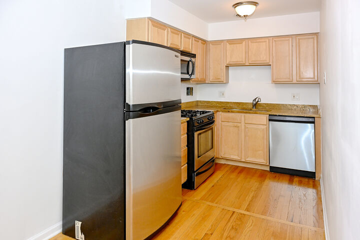 Property Photo: 1415 W Lunt Avenue 408 IL 60626