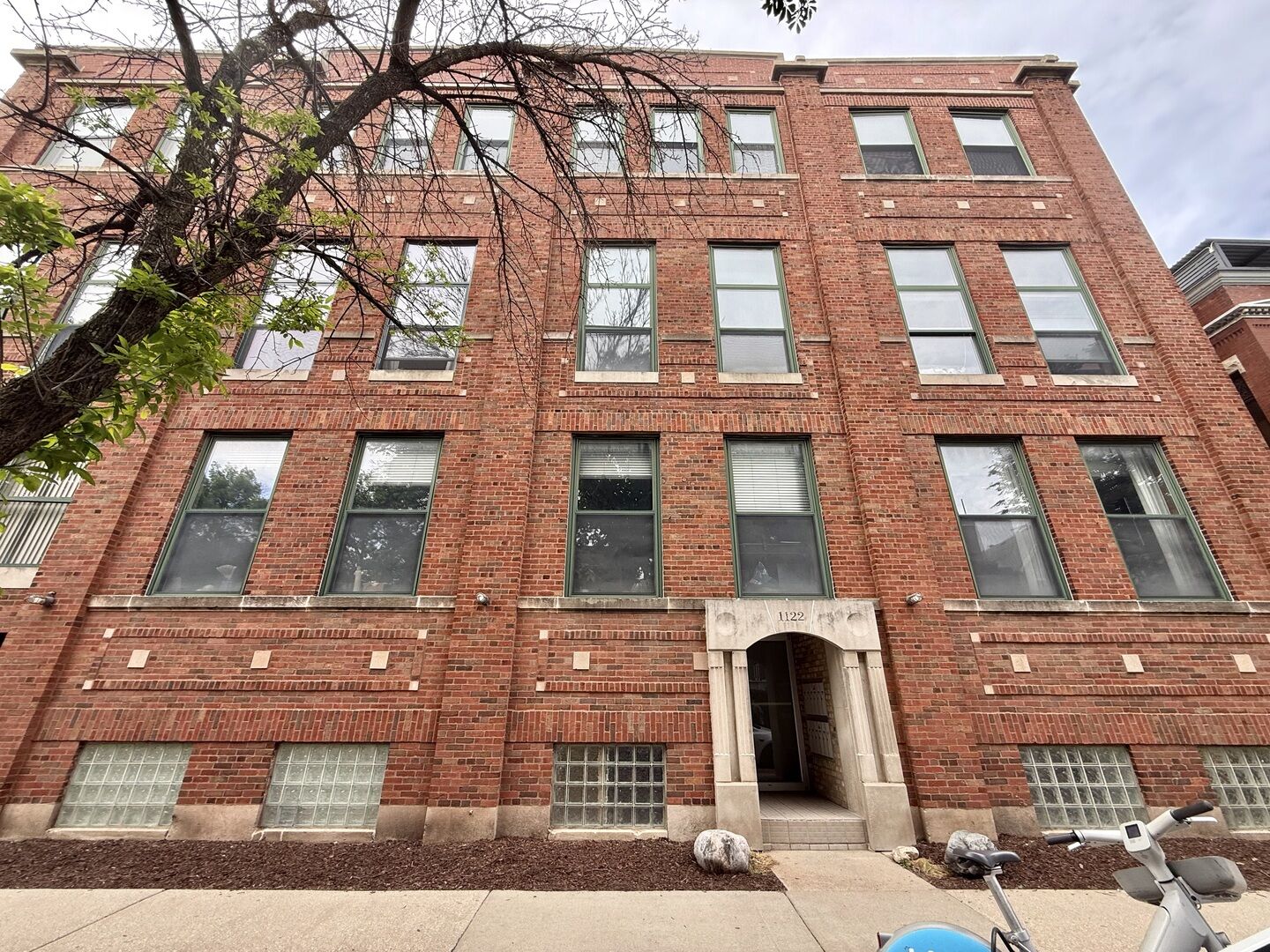 Property Photo:  