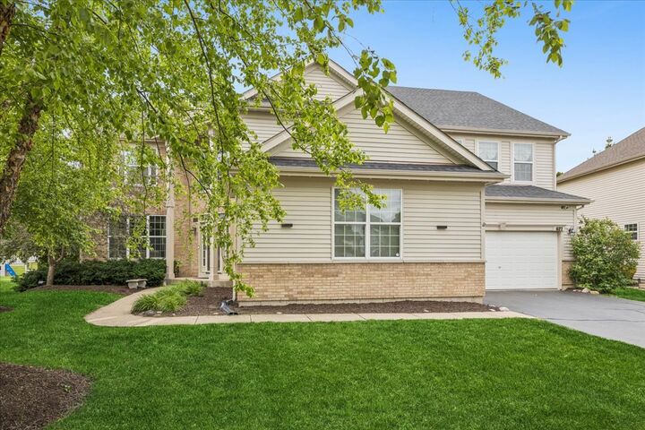 Property Photo:  627 Mansfield Way  IL 60543 