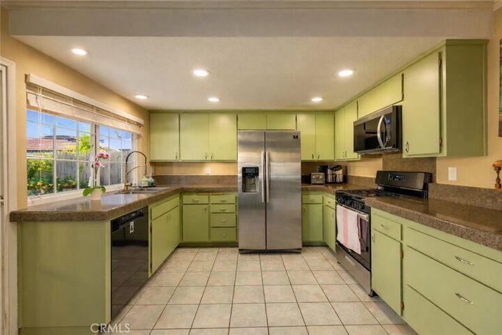 Property Photo: 1682 Darnel Court CA 93010