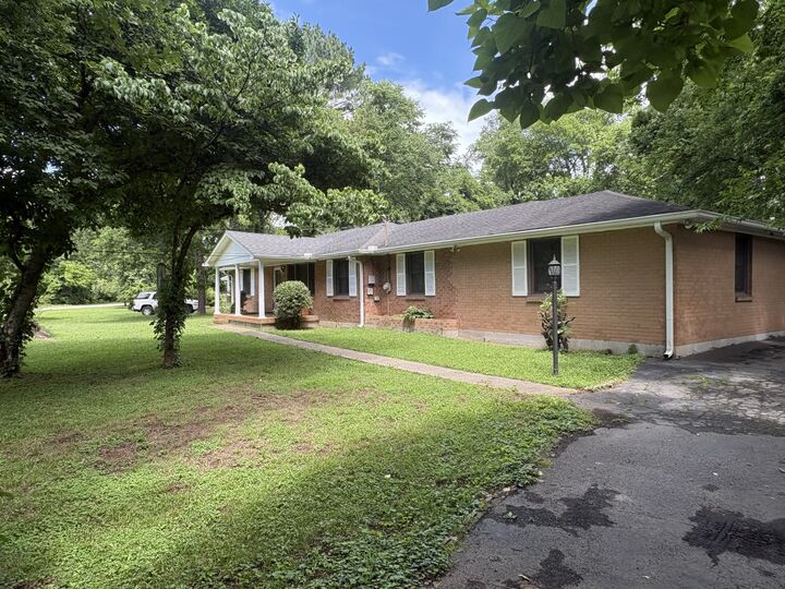 Property Photo:  456 Ewing Ln  TN 37207 
