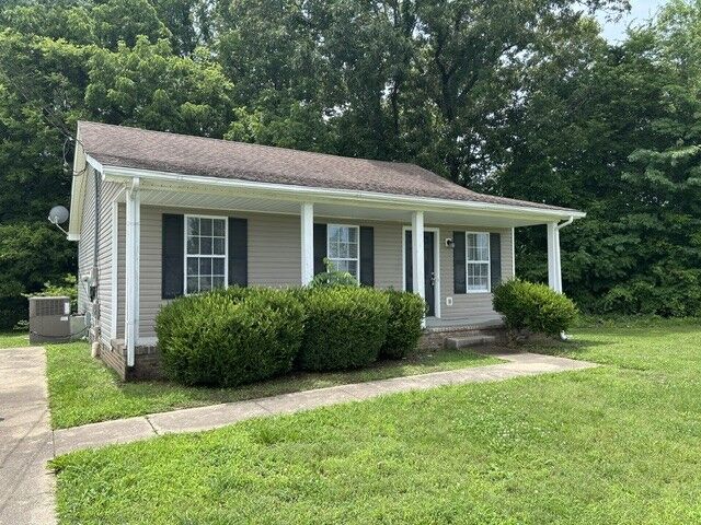 Property Photo: 252 Ray Dr TN 37042