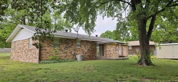 Property Photo:  830 Saralyn  OK 74631 