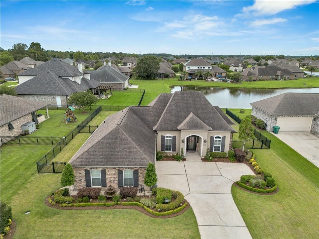 Property Photo:  210 Lac Calcasieu Drive  LA 70070 
