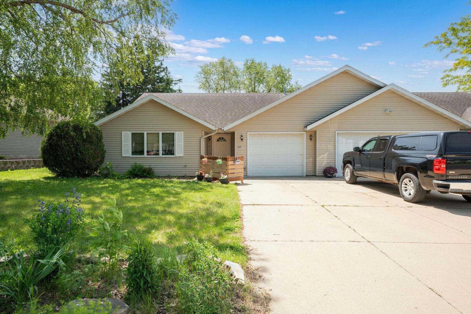 Property Photo:  109 E 13th Street  MN 55992 