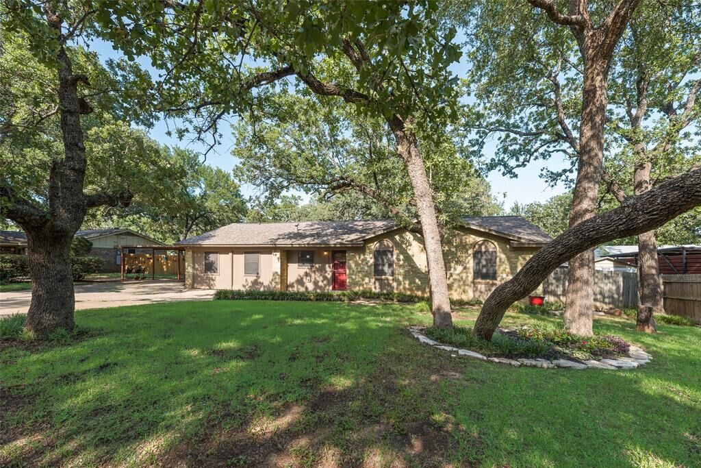 Property Photo:  7100 Lowery Lane  TX 76182 