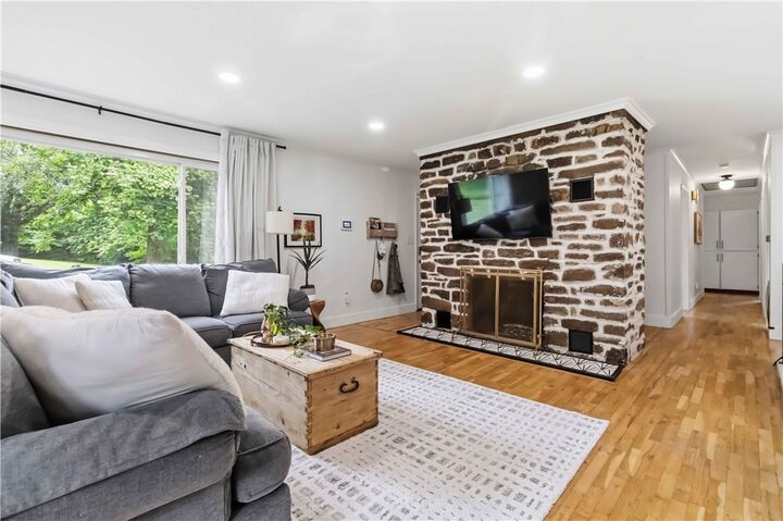 Property Photo:  1724 N Greenvalley Avenue  AR 72703 