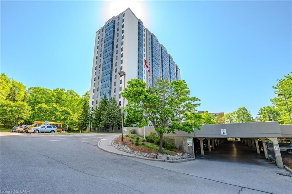 Property Photo: 55 Green Valley Drive 1803 ON N2P 1Z6