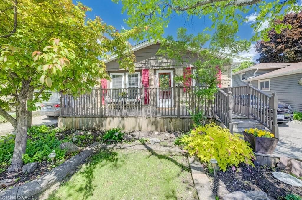 Property Photo: 190 Natchez Road ON N2B 3L2