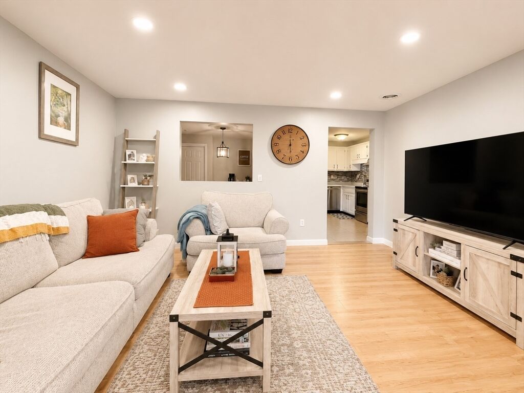 Property Photo:  52 Randolph Dr 52  MA 01876 