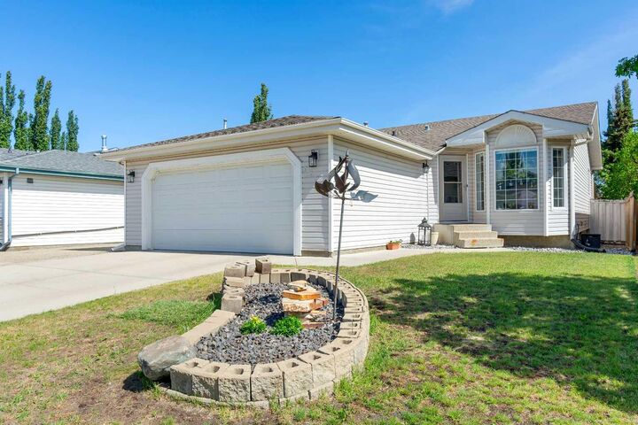 Photo de la propriété:  7701 106A Street  AB T8W 2H8 