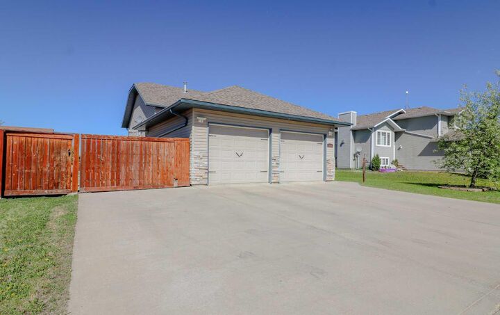 Property Photo: 10113 93 Street AB T0H 3C0