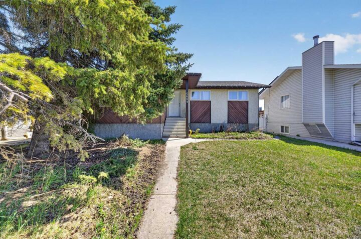 Photo de la propriété:  5609 Sherwood Crescent  AB T4H 1C5 