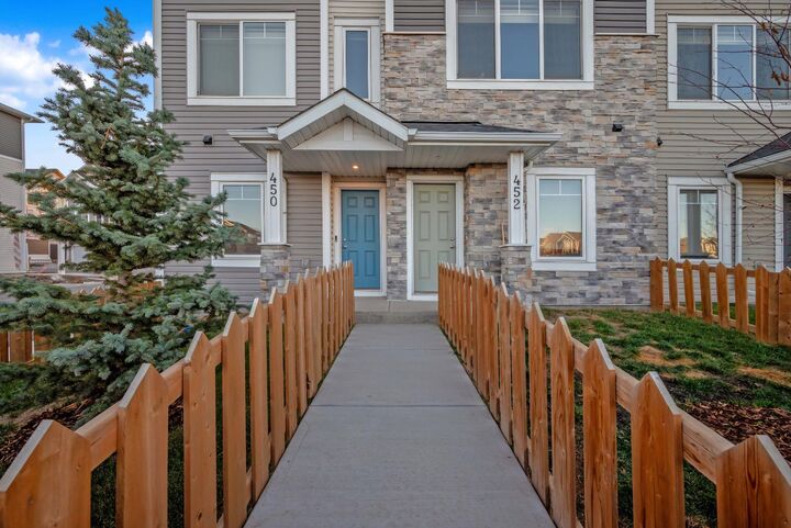 Property Photo:  450 Canals Crossing SW  AB T4B 4L3 