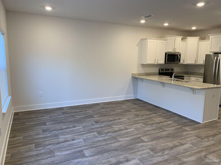 Property Photo: 1524 Farragut Way FL 32534