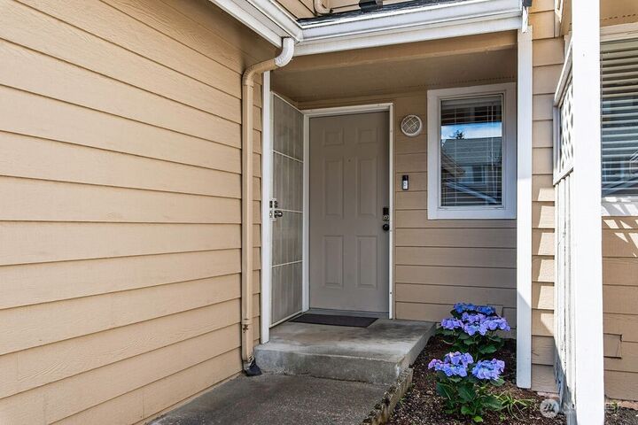Property Photo:  1404 S 308th Lane 1404  WA 98003 