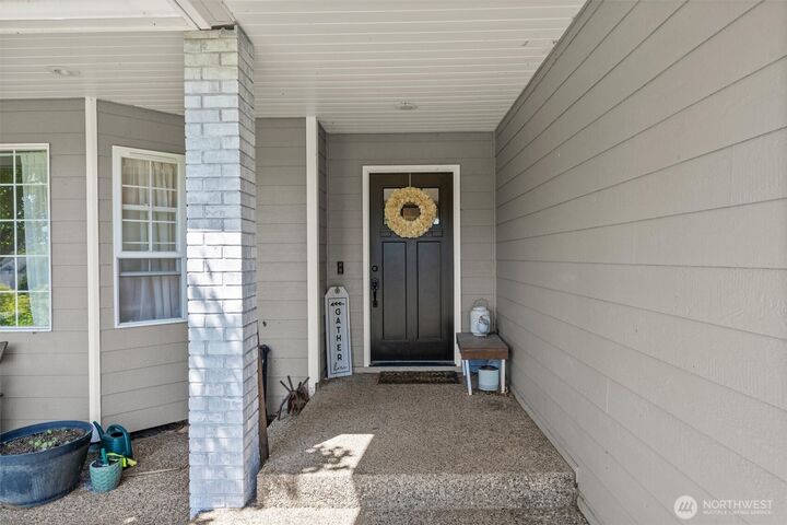 Property Photo:  920  Alderwood Lane  WA 98284 