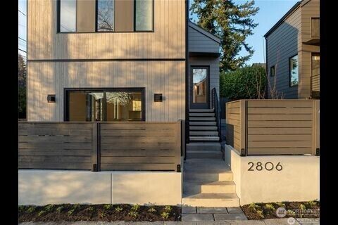 Property Photo: 2806 W Dravus WA 98199