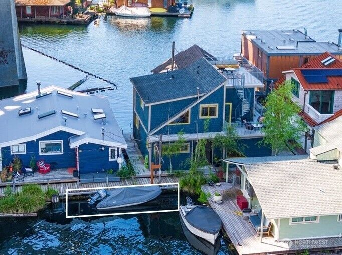 Property Photo:  2770  Westlake Avenue N 6  WA 98109 
