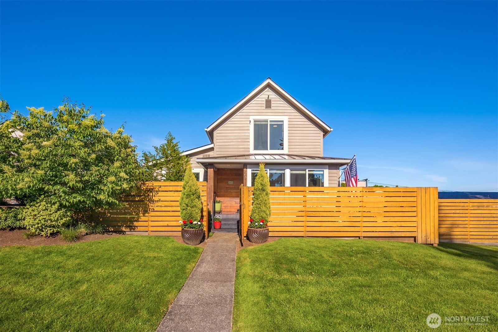 Property Photo:  123  Avenue  E  WA 98290 