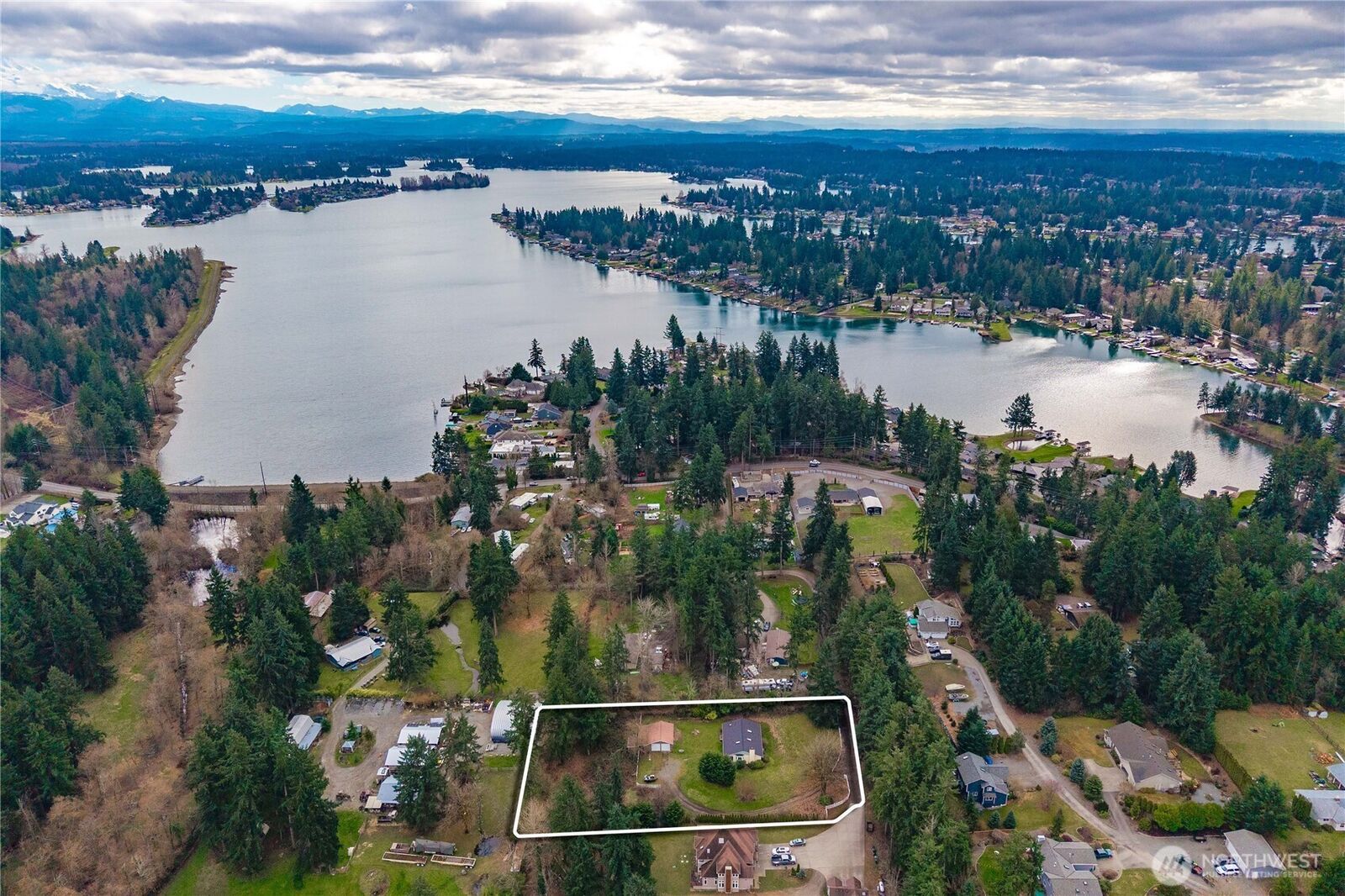 Property Photo:  611  186th Avenue E  WA 98391 