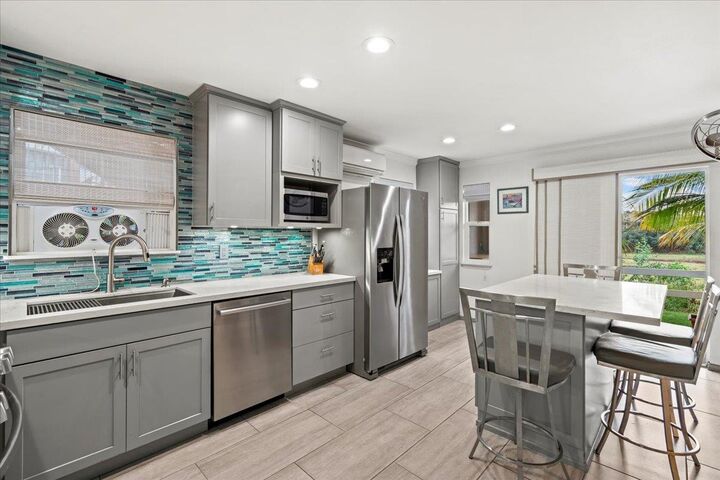 Property Photo:  60 Halili Ln 6M  HI 96753 