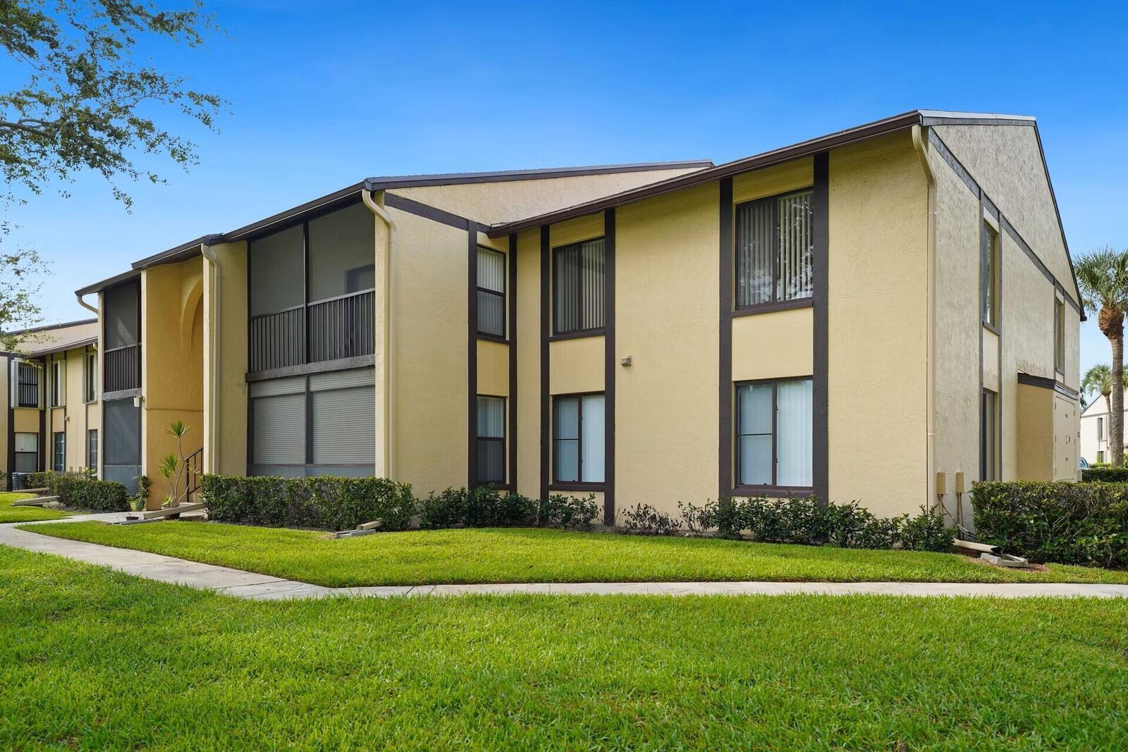 Property Photo:  802 Sky Pine Way F2  FL 33415 