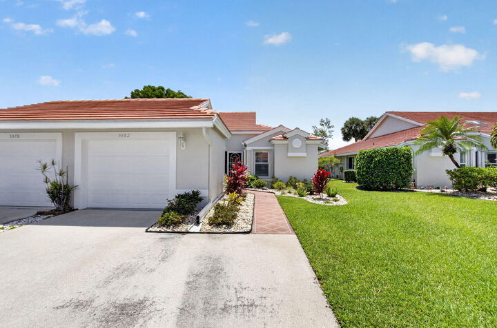 Property Photo:  5582 Royal Lake Circle  FL 33437 