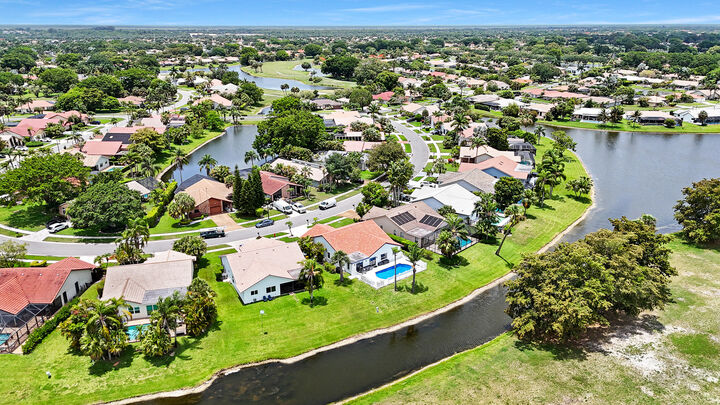 Property Photo:  10131 Camelback Lane  FL 33498 