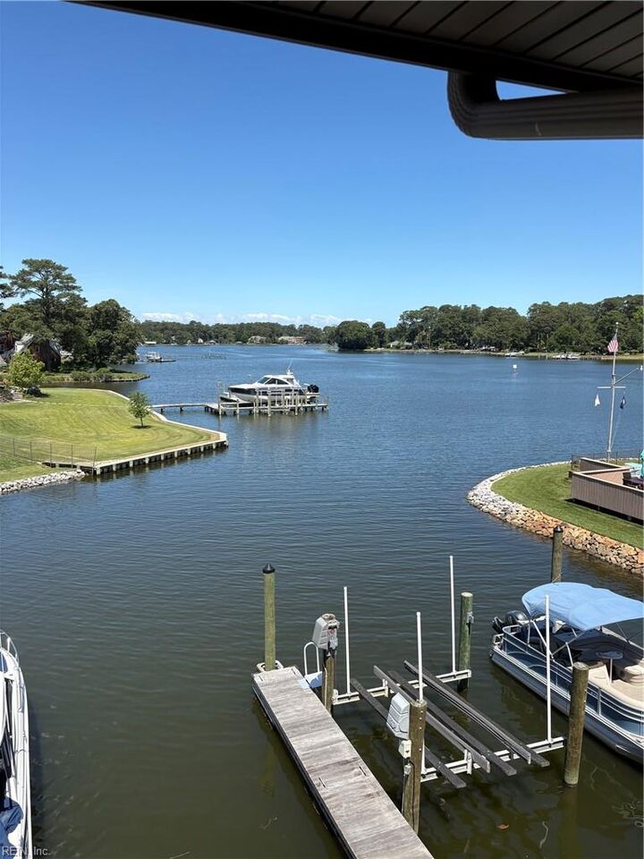 Property Photo:  700 Oriole Dr 125A  VA 23451 