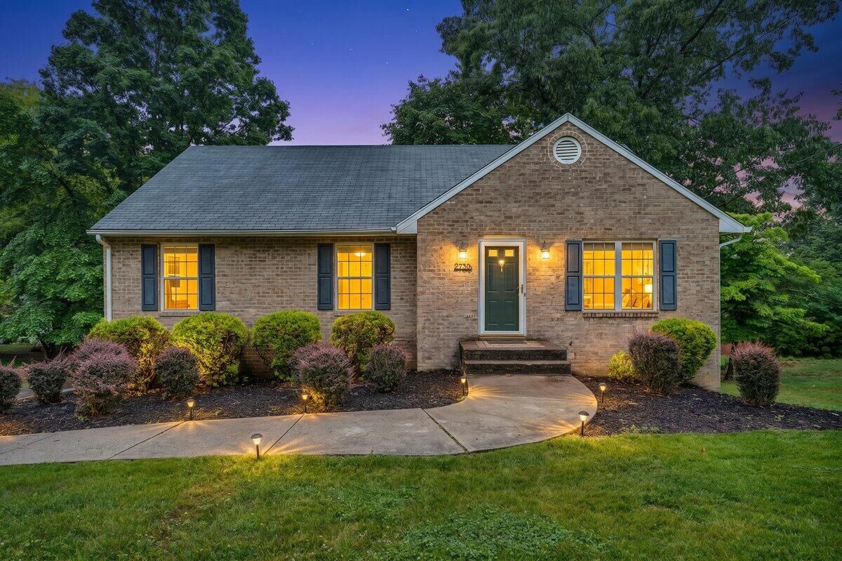 Property Photo:  2730 Creston Ave SW  VA 24015 