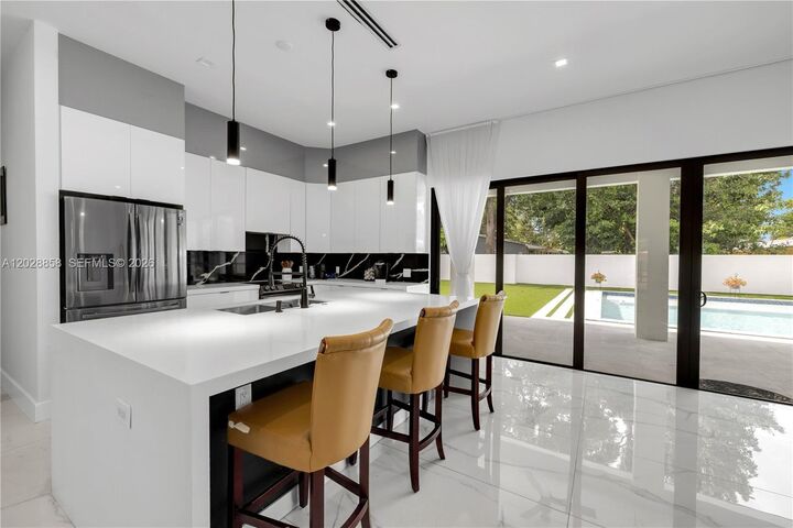 Property Photo:  152 NW 165th St  FL 33169 