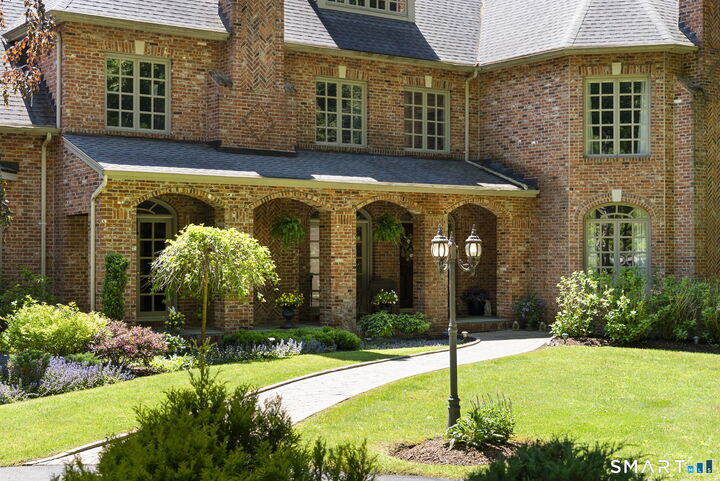 Property Photo:  5 Grosvenor Place  CT 06032 