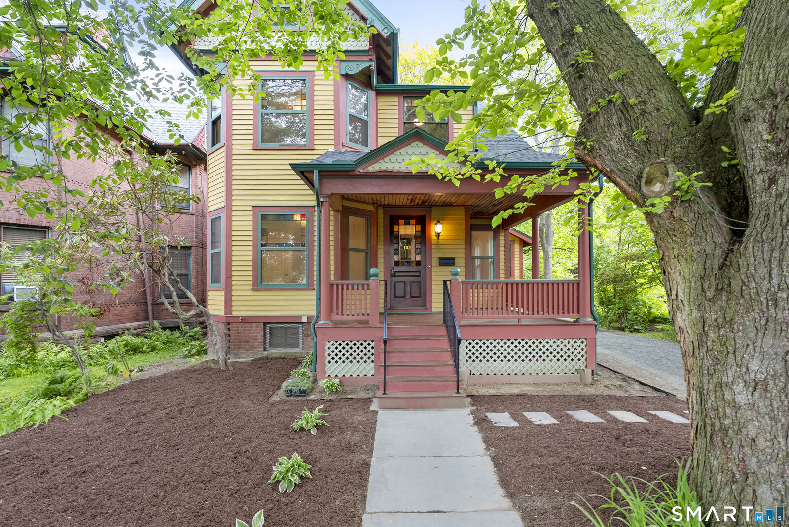 Property Photo:  102 Huntington Street  CT 06105 