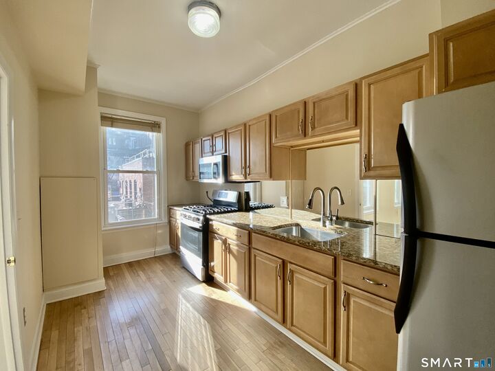 Property Photo: 268 College Street 2R CT 06510
