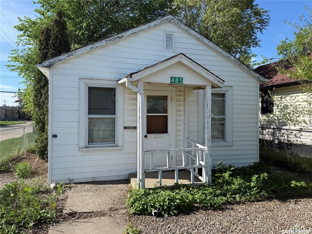 Property Photo: 485 12th Street E SK S6V 1C3