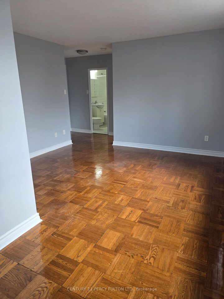 Property Photo:  392 Jane Street 204  ON M6S 3Z5 