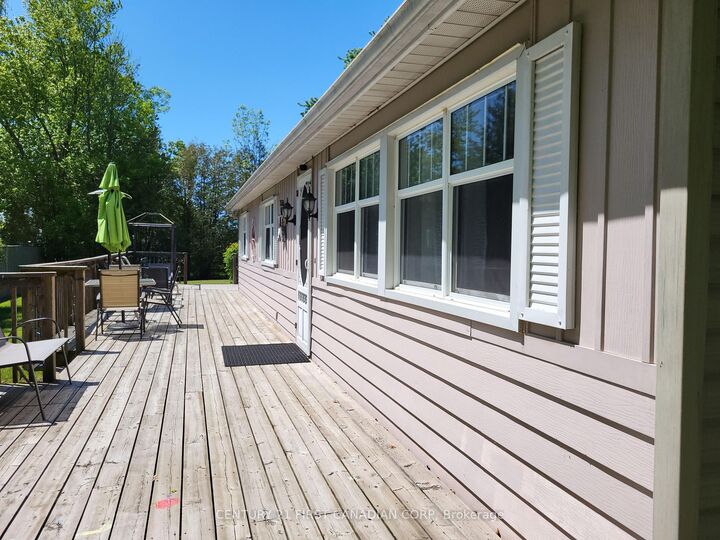 Photo de la propriété:  72599 Stanley Street  ON N0M 2T0 