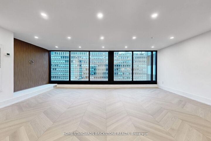 Property Photo: 110 Bloor Street W 1009 ON M5S 2W7