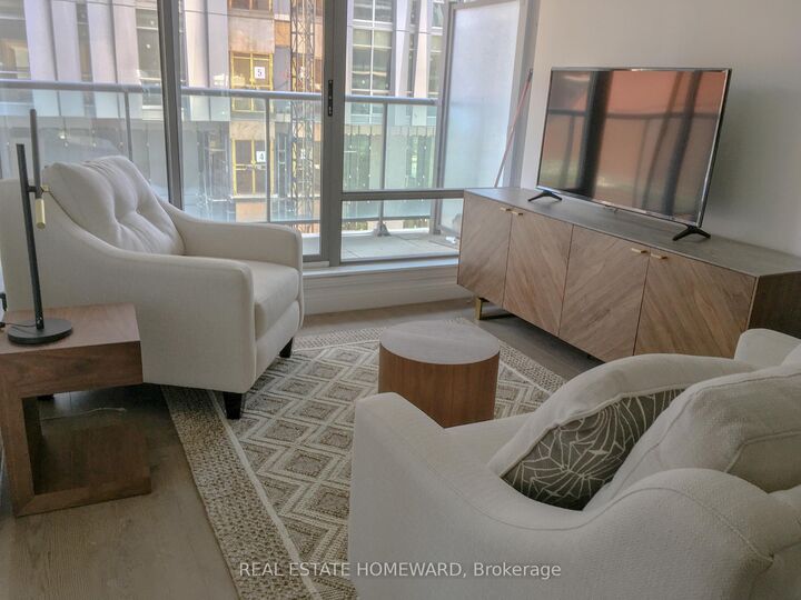 Property Photo:  18 Yorkville Avenue 603  ON M4W 3Y8 