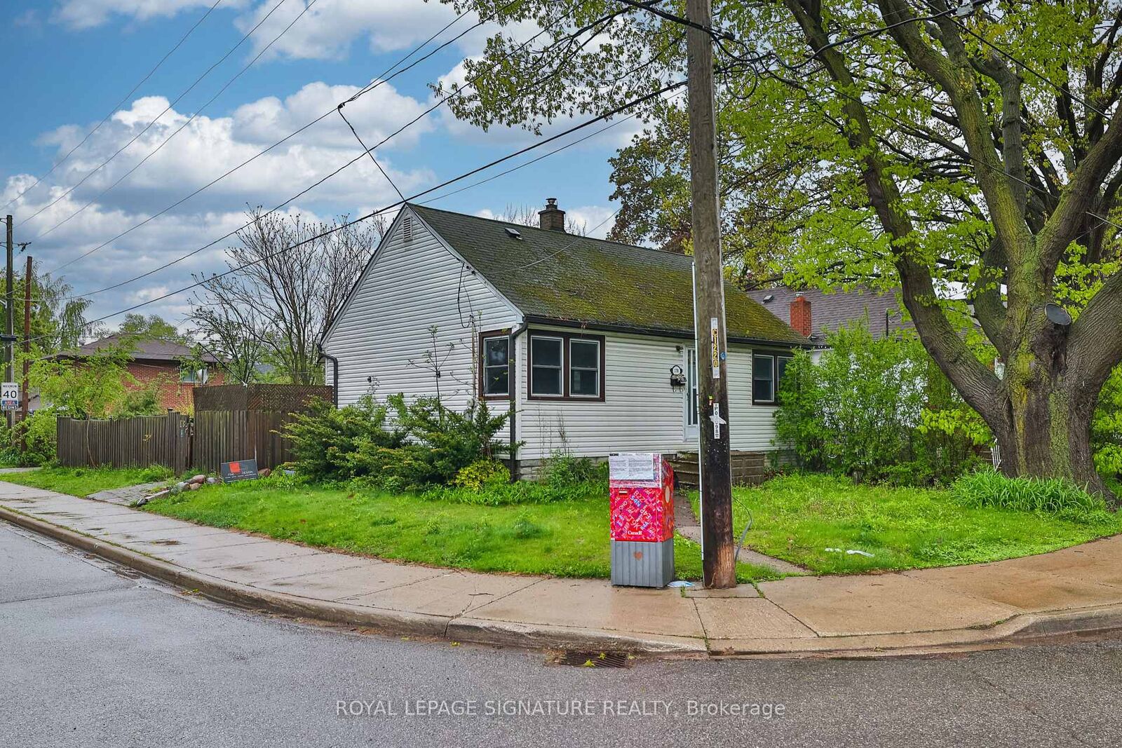 Property Photo: 178 Angelene Street ON L5G 1X2
