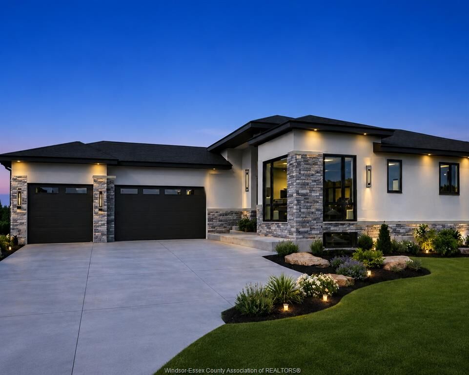 Property Photo: 2 Pebble Beach Court ON N8H 0G1