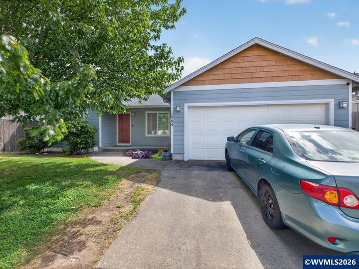 Property Photo: 1064 Turtledove Lp OR 97355